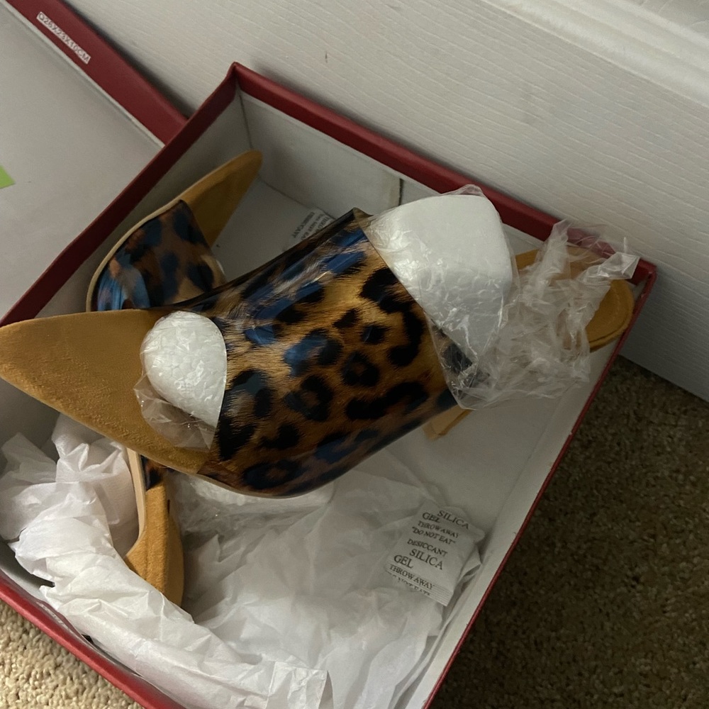 Leopard Heel - Picture 2 of 3
